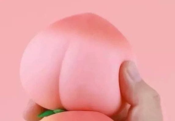 Peach đ Keen Squishy â Slow Rising Sensory Stress Relief Toy